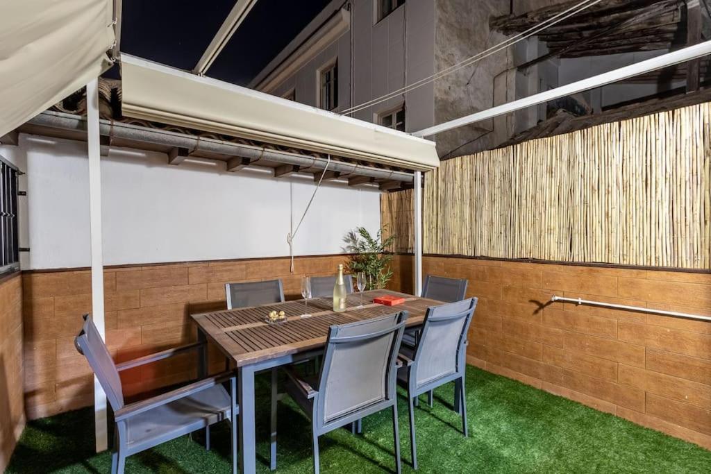 Apartamento Con Terraza A 4 Minutos De La Catedral Granada Dış mekan fotoğraf